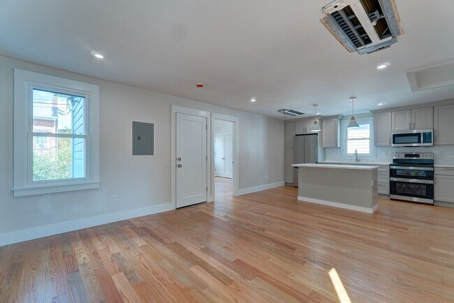 Building Photo - 88 Lyon St