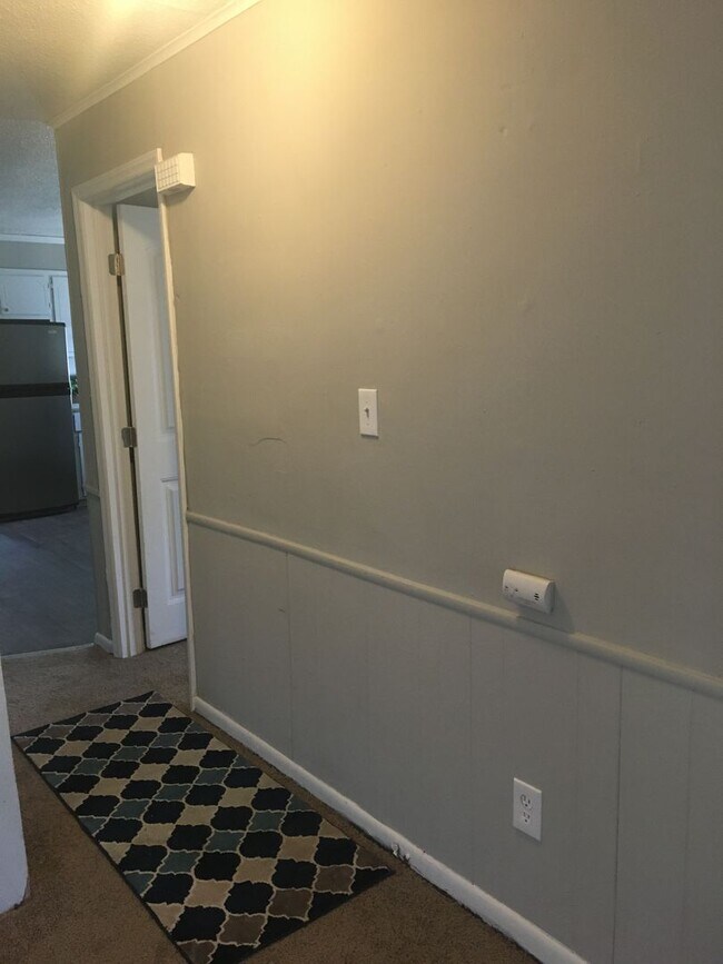 Building Photo - COMING SOON! 3 BEDROOM HOUSE!  DEPOSIT-FRE...