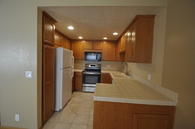 Building Photo - Condo In The Villages