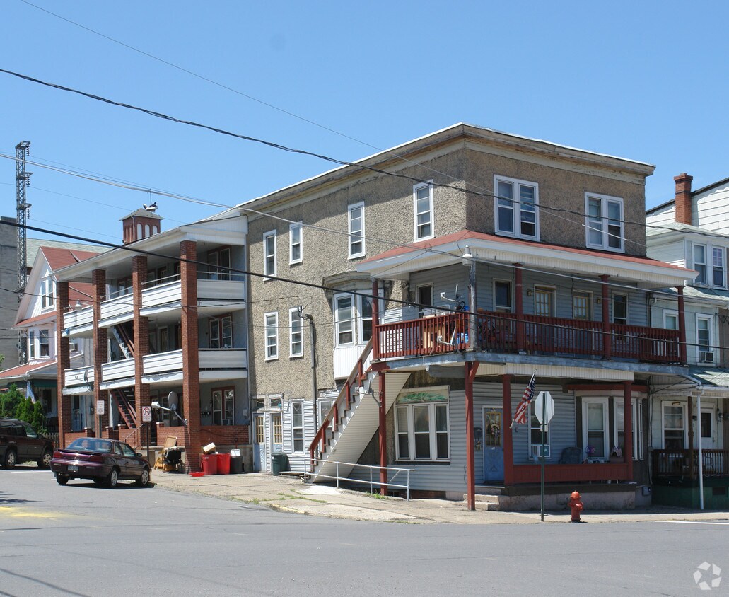 707709 W Chestnut St, Shamokin, PA 17872 Apartments in Shamokin, PA