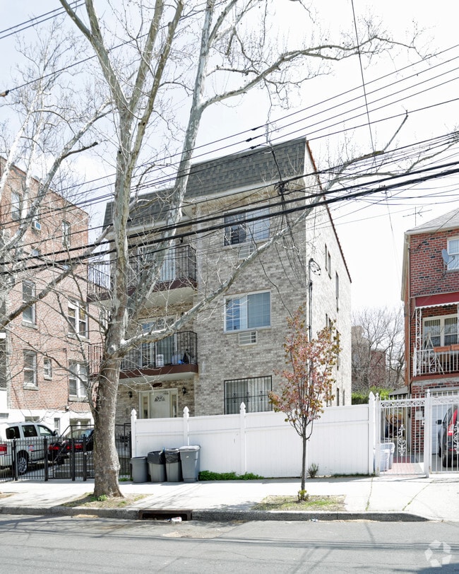 Building Photo - 2546 Colden Ave