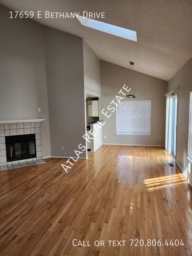 Building Photo - Stunning 3 bedroom 2 bath home located in ...