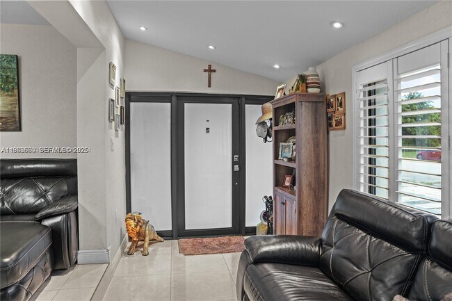 Building Photo - 117 W 34th St