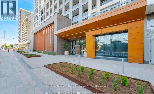 Photo du bâtiment - 7950-7950 Bathurst St