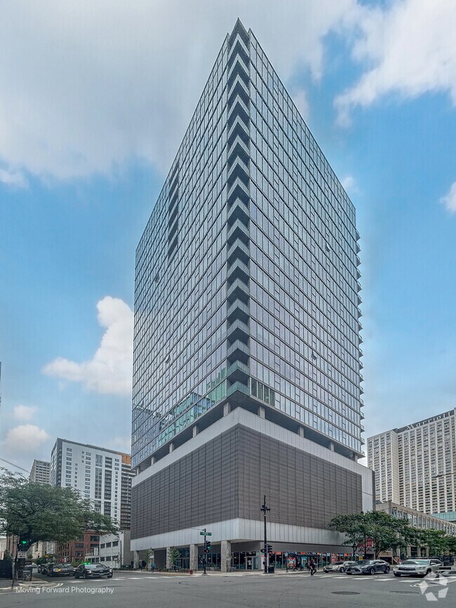 Building Photo - 550 N St Clair St