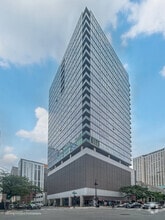 Building Photo - 550 N St Clair St