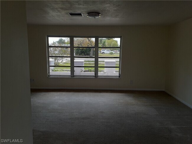 Foto del edificio - 1917 Academy Blvd