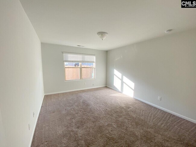 Building Photo - 1425 Sandra Dr