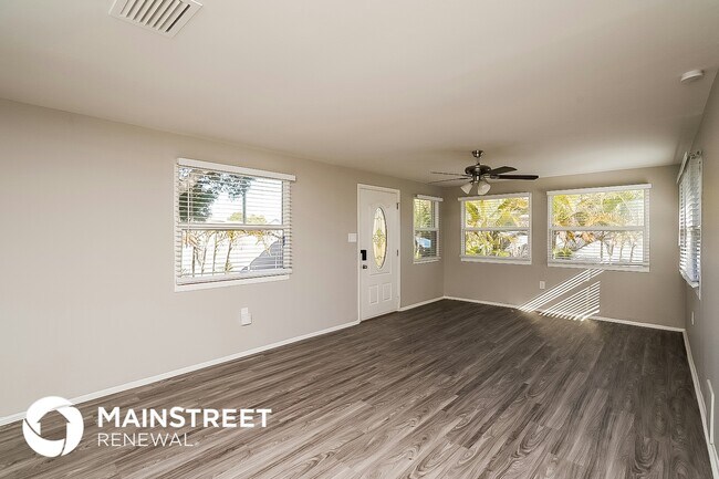 Foto del edificio - 10246 108th Ave N