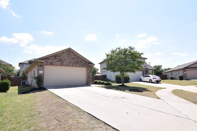 Foto del edificio - 4700 Black Forest Ln
