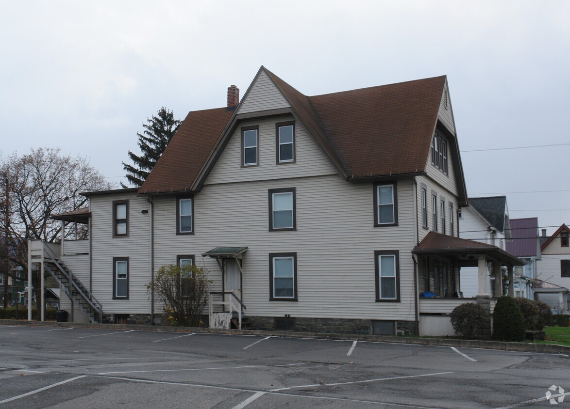 21212123 Linn St, Williamsport, PA 17701 Apartments in Williamsport