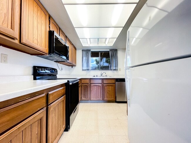 Building Photo - Spacious Wailuna! Centrally Located!