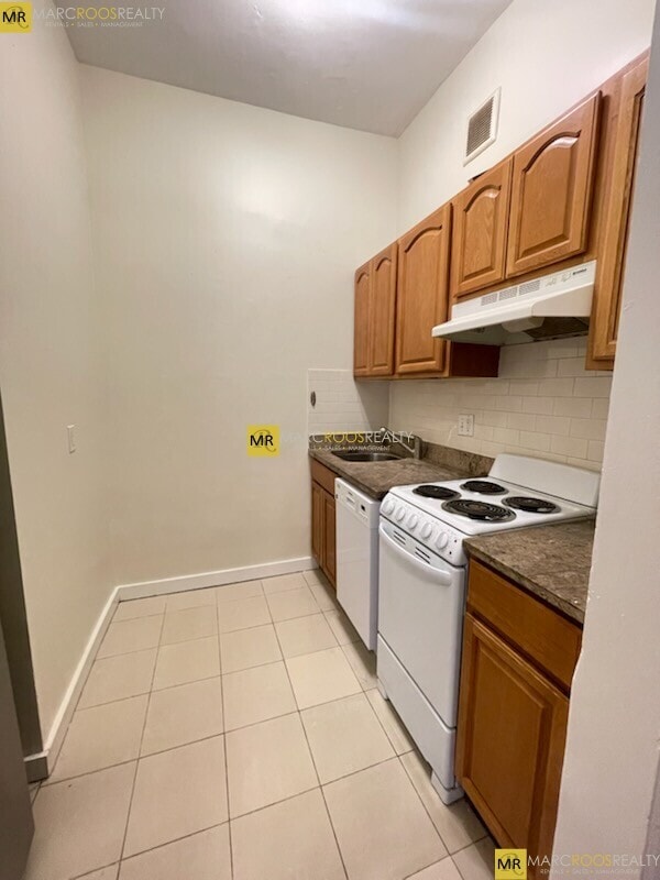 Foto del edificio - 43 Bay State Rd