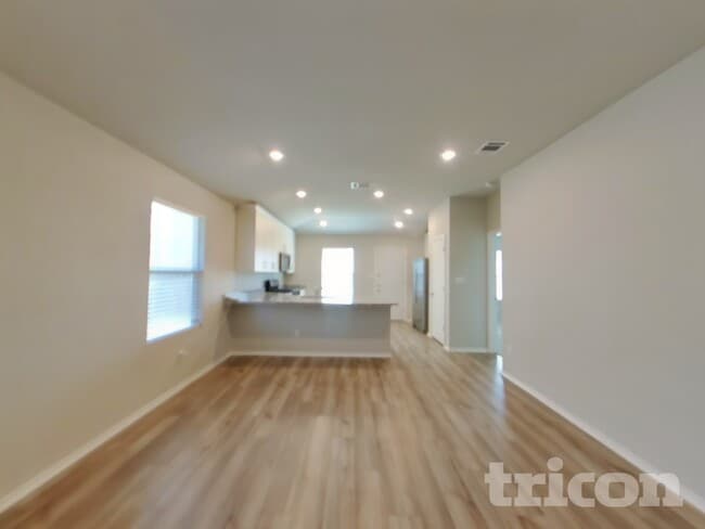 Building Photo - 5205 Saddle Clb Dr