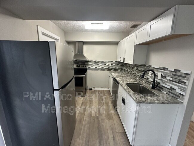 Foto del edificio - 1108 Country Club Ln