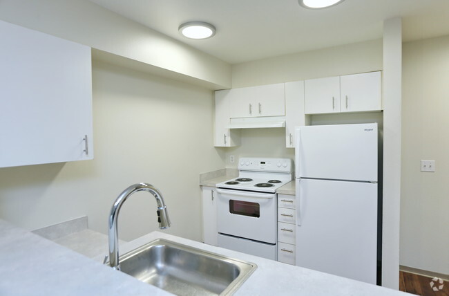 2HAB, 1BA - 850 ft² - King Arthurs Court