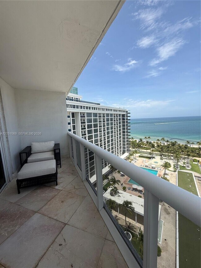 Foto del edificio - 10275 Collins Ave
