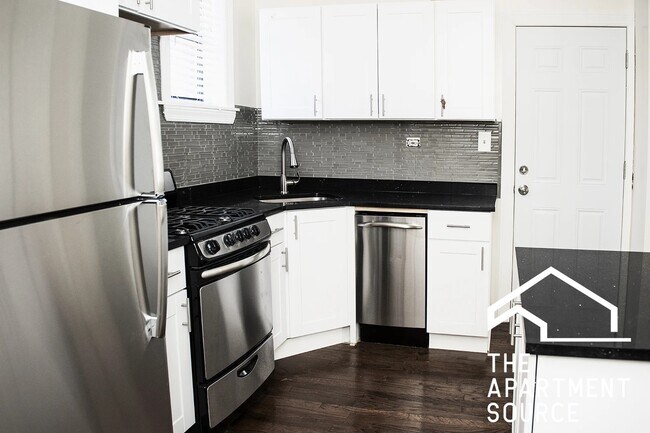 Building Photo - 3841 N Greenview Ave