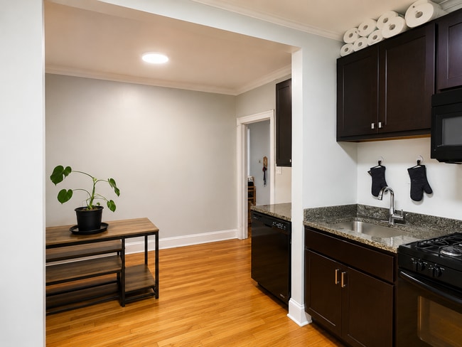 Foto del edificio - 2332 W Addison St