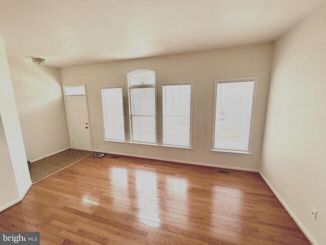 Foto del edificio - 3381 Beechcliff Dr