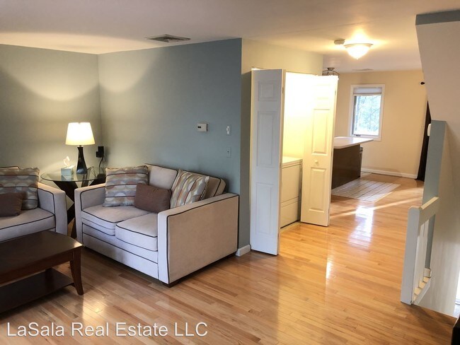 Building Photo - 2 br, 1.5 bath House - 4 Cardinal Drive