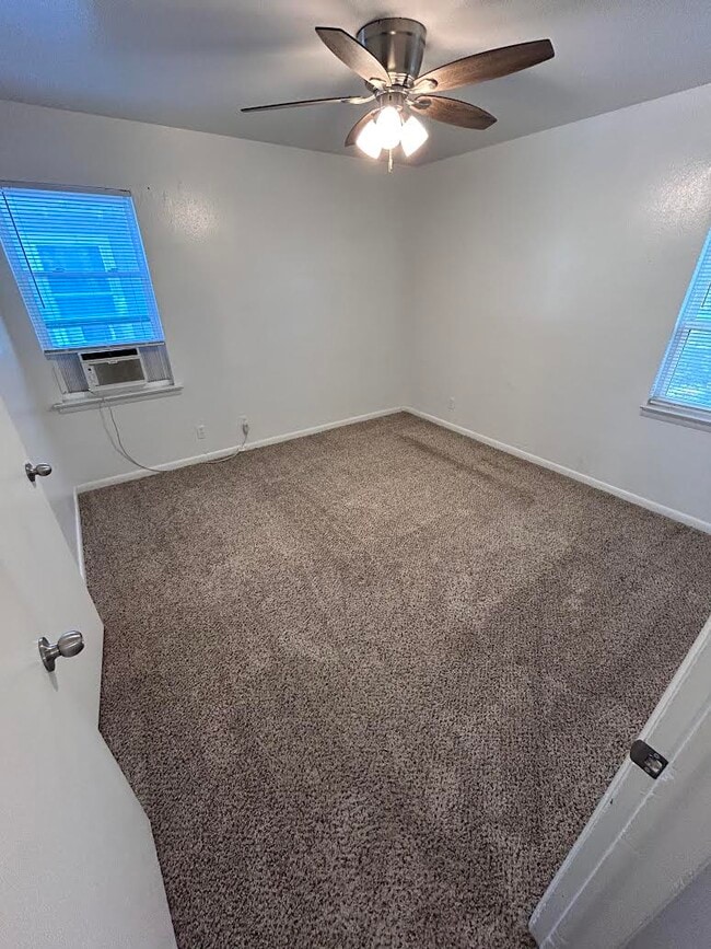 Foto del edificio - 706 Sunny Ln