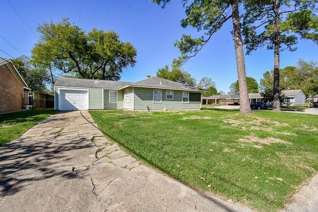 Building Photo - 10714 Fleming Dr