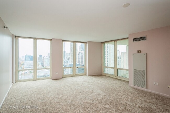 Building Photo - 345 N La Salle Dr