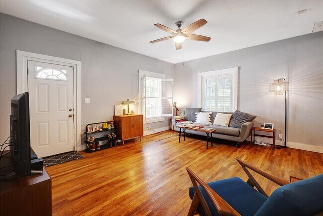 Foto del edificio - 406 Kenniston Dr