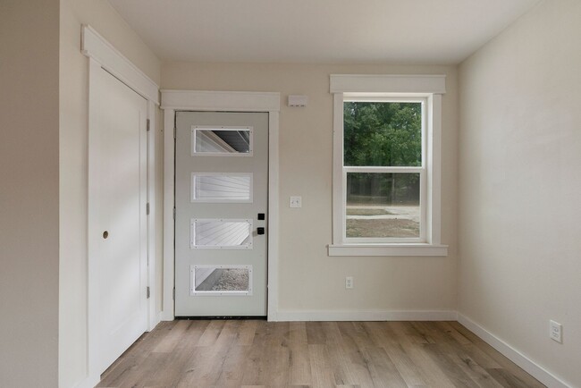 Building Photo - BRAND NEW 3 Bedroom | 2 Bathroom | 2 Car G...