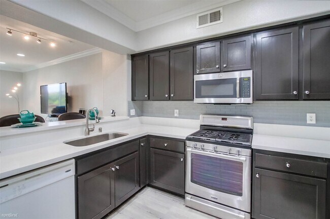 Building Photo - 3 br, 3 bath Townhome - 1338 Caminito Fabr...