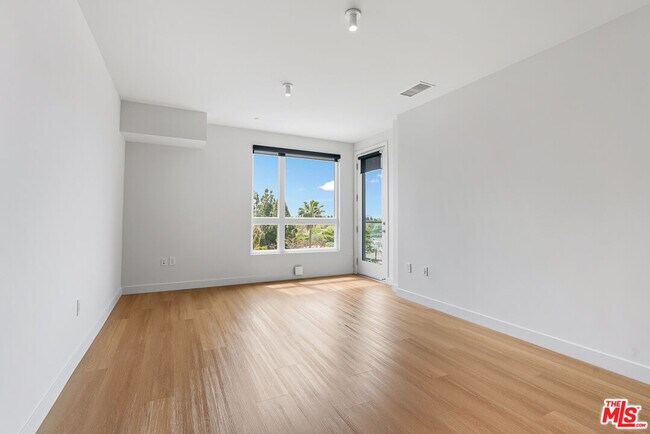 Foto del edificio - 10601 Washington Blvd