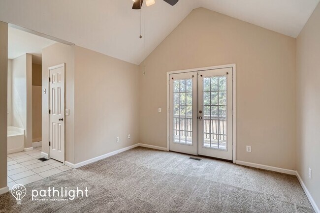 Foto del edificio - 125 Palm Lake Dr, Canton, GA, 30115