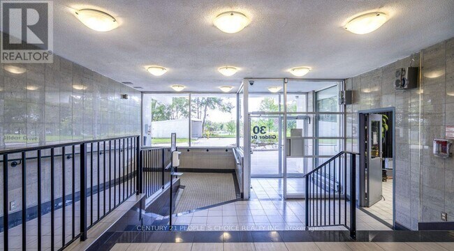 Photo du bâtiment - 30 Gilder Dr