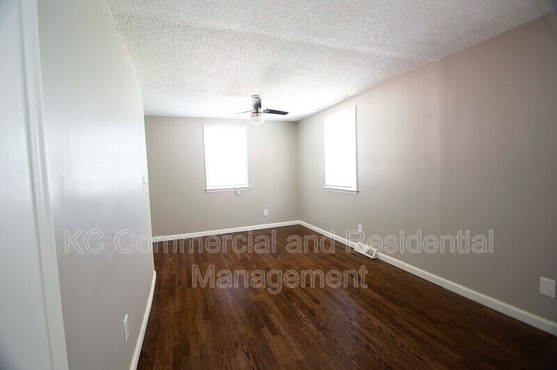 Primary Photo - 4121 N Drury Ave