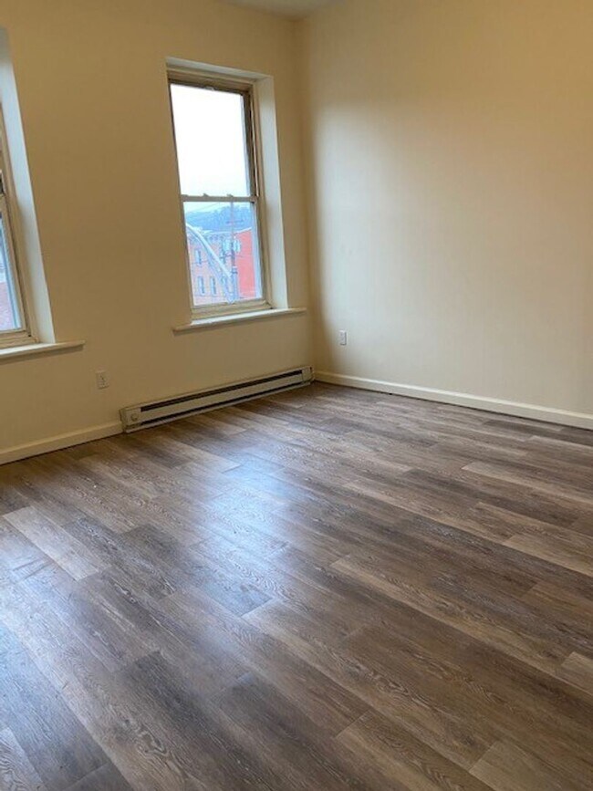 207 W Market St, Pottsville, PA 17901 Apartment for Rent in