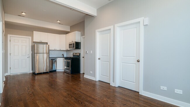 Foto del edificio - 2400 S Troy St