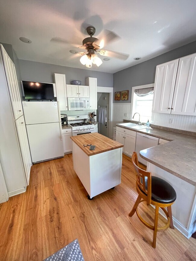 Foto del edificio - AVAILABLE Now! - Beautiful 3 Bed Single Fa...