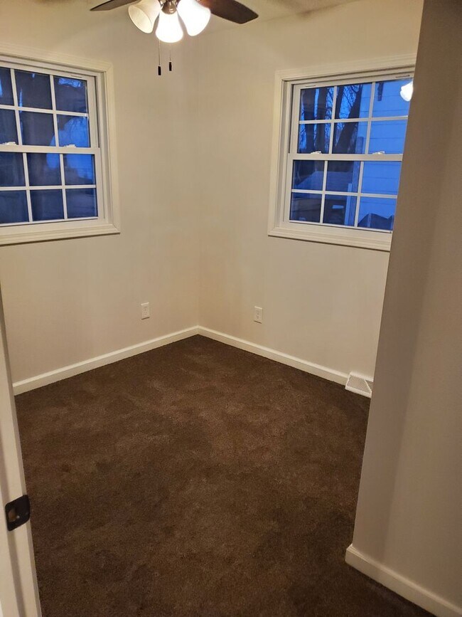 Foto del edificio - 2 Bedroom, 1 Bath Single Family Home in Clinton, IA