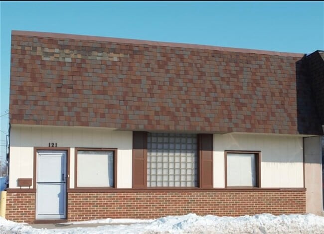 Building Photo - 121 S Independence St