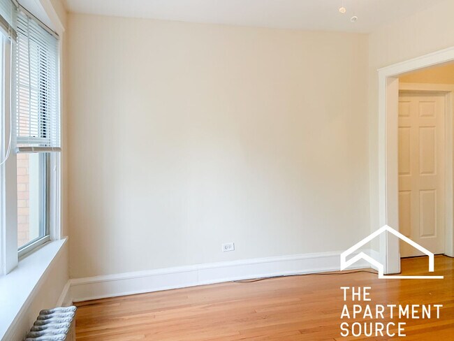 Photo - 1607 W Berteau Ave Apartment