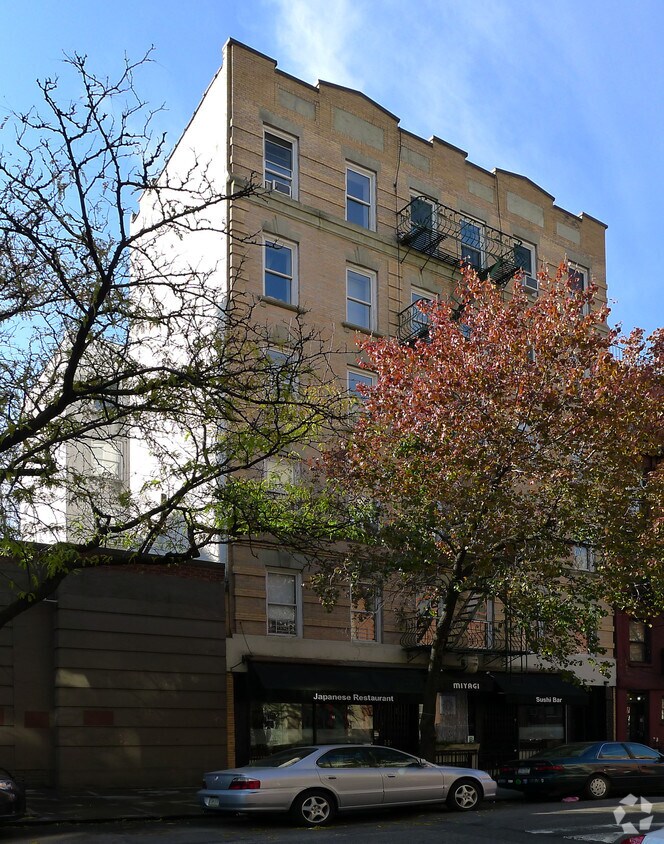 Foto del edificio - 220 W 13th St