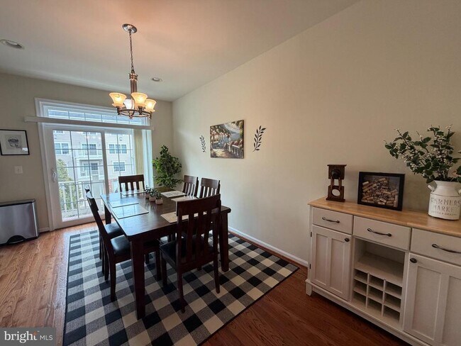 Foto del edificio - 4587 Derring Ln