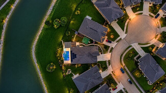 Building Photo - 19903 Oakland Knoll Cir