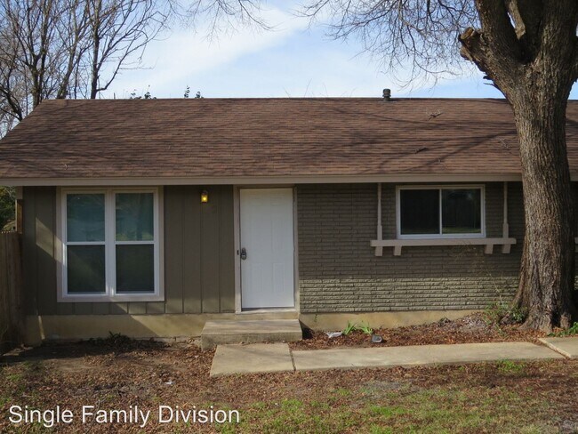 Building Photo - 207 Liverpool Dr