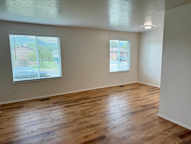 Foto del edificio - 4777 S 1800 W