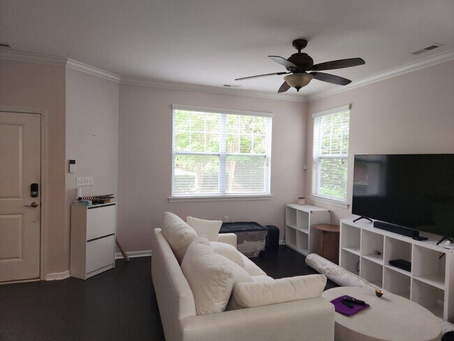 Foto del edificio - 4156 Clarendon Wy
