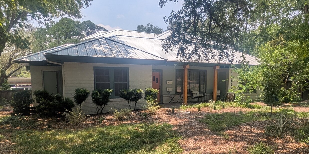 Cottage on Crescent - 4000 Crescent Dr