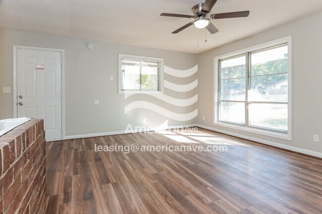 Foto del edificio - 939 Rosewood Dr