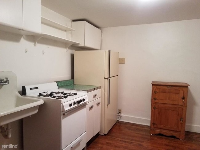 Building Photo - 1 br, 1 bath Apartment - 1531R N. Jackson St